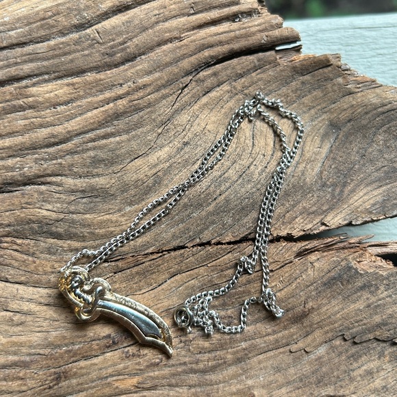 VINTAGE SCIMITAR SWORD NECKLACE - Picture 3 of 3
